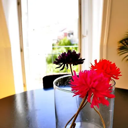 Select And Style: Central Apartment Lisbon