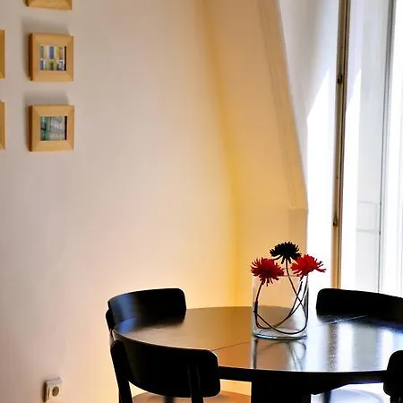 Apartment Select And Style: Central